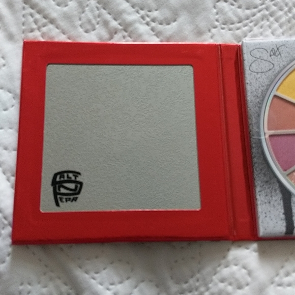 Milani palette eyeshadow - Picture 3 of 4